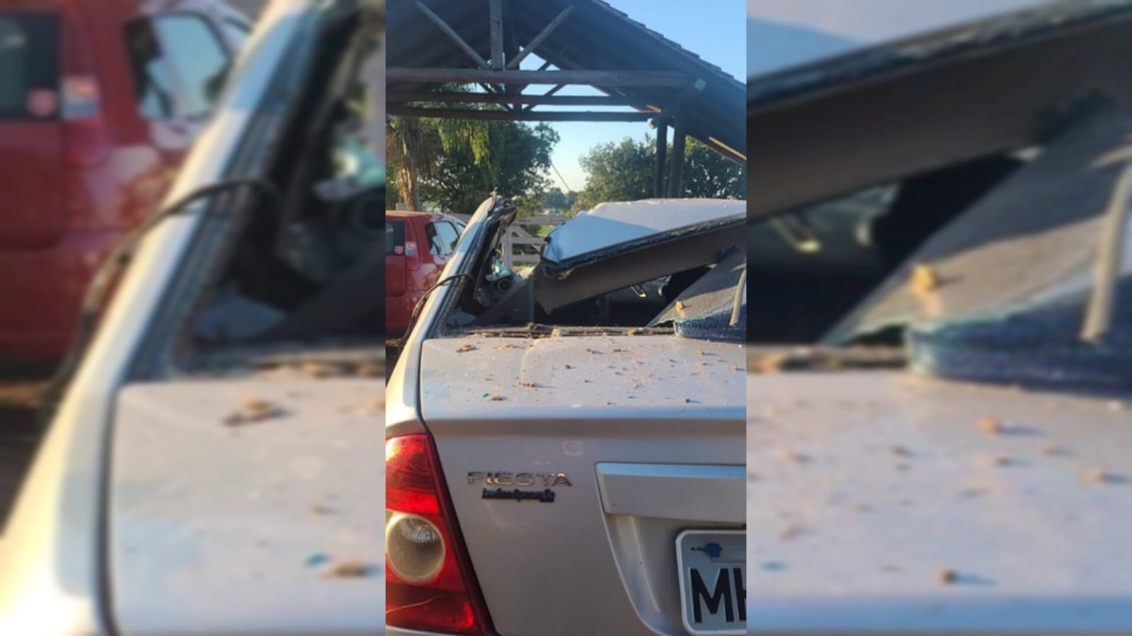 Caminhão que transportava casa se envolve em acidente e deixa um homem gravemente ferido