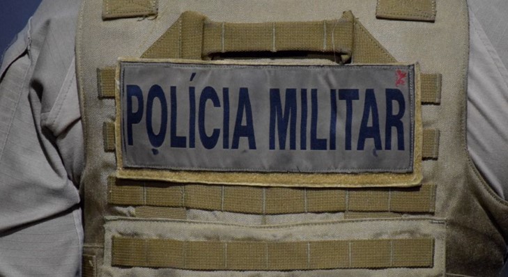 PM flagra cinco condutores irregulares e prende motorista por droga e direção perigosa