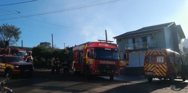 Morador tenta acender fogão a lenha com gasolina e causa explosão em residência no Oeste de SC
