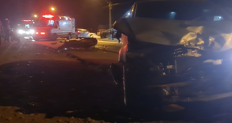 Motociclista fica ferido em colisão entre carro e moto