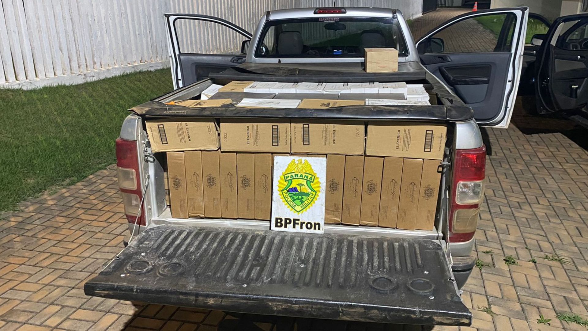 BPFRON prende homem com veículo roubado carregado com mais de 800 garrafas de vinho