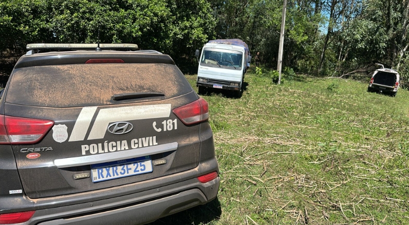 Caminhão com carga de cigarros e armas é apreendido em operação conjunta