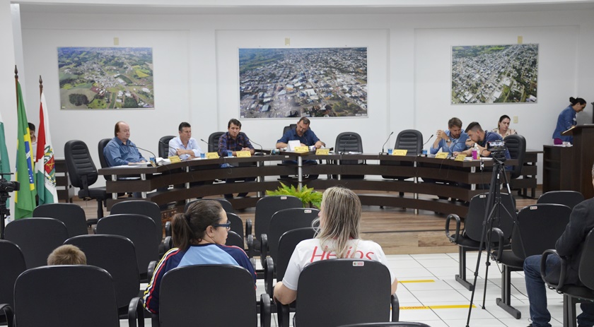 Pela primeira vez Marcos Bellan preside sessão no legislativo barraconense