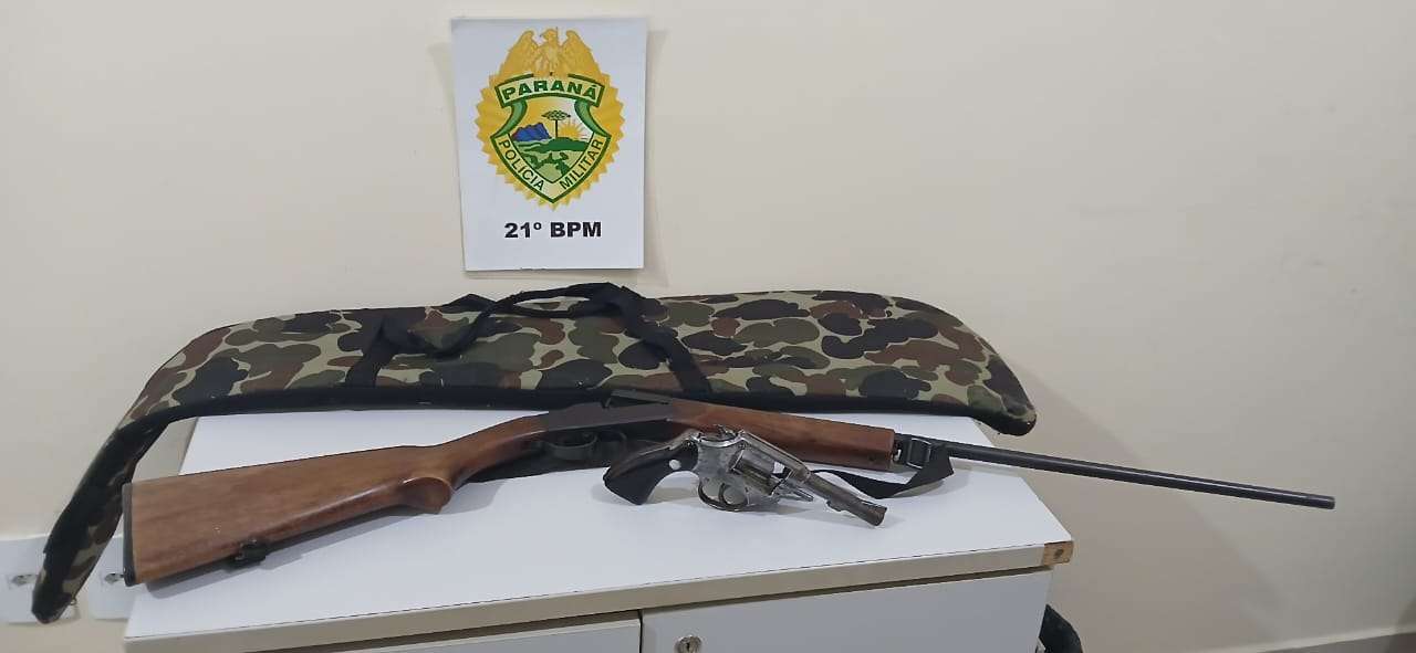Homem é preso por ameaça e posse ilegal de armas