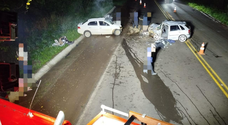 Colisão frontal deixa um morto e dois feridos na BR-282