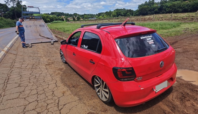 PRF flagra condutora em veículo com suspensão adulterada na BR-158 em Cunha Porã