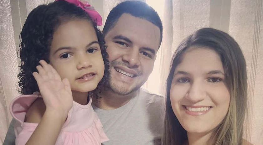 Grávida faz ultrassom para ver bebê e descobre que será mãe de sêxtuplos