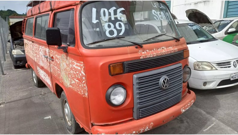 Governo divulga leilão com mais de 300 lotes de veículos e bens de consumo inservíveis