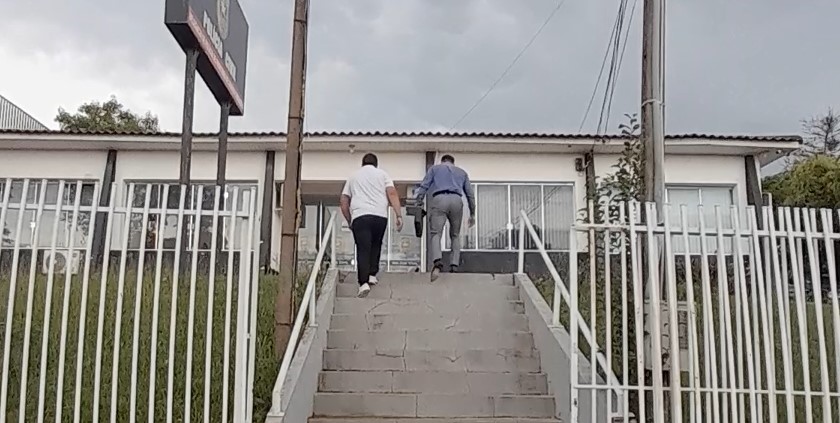 Suspeito de ter efetuado disparos de arma de fogo contra outro homem na Barra da União se apresenta à polícia.