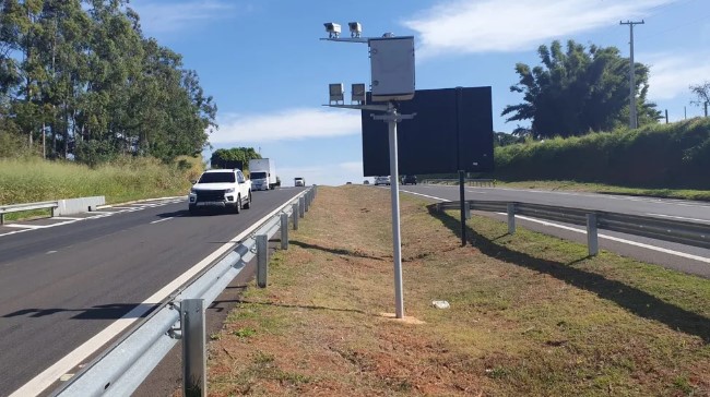 Radares que calculam velocidade média serão testados em 13 trechos de rodovias