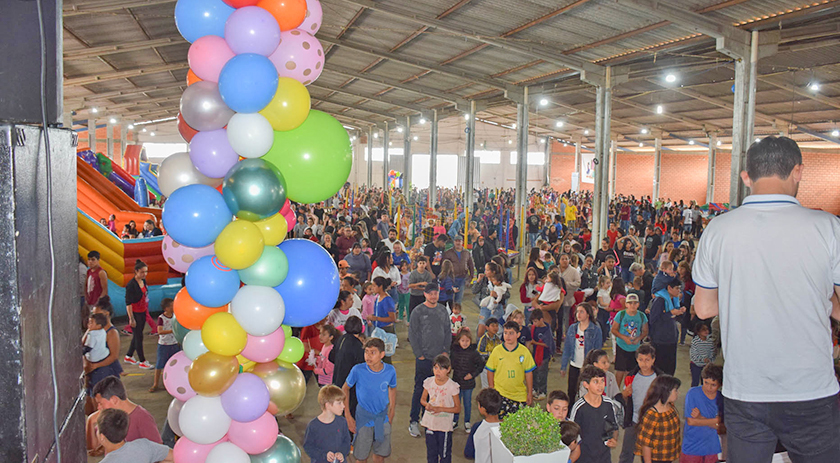 Prefeitura Municipal realiza festa em comemoração ao dia das crianças em parceria com o Rotary Club e Corpo de Bombeiros
