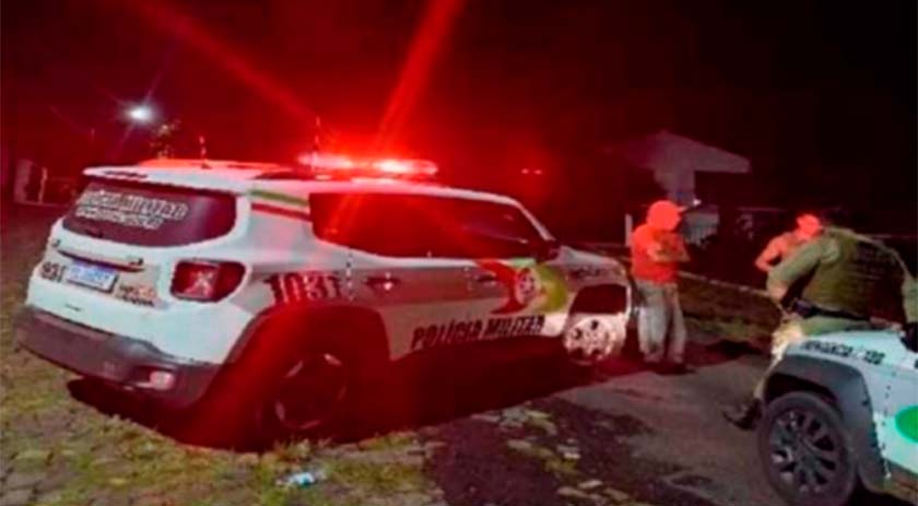 Homem aborda viatura da Polícia Militar por motivo raro em SC