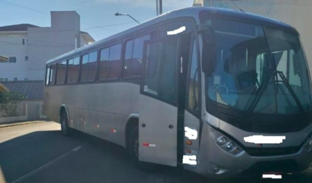 Homem furta ônibus em rodoviária, tenta fazer ligação direta, mas acaba preso no Oeste de SC