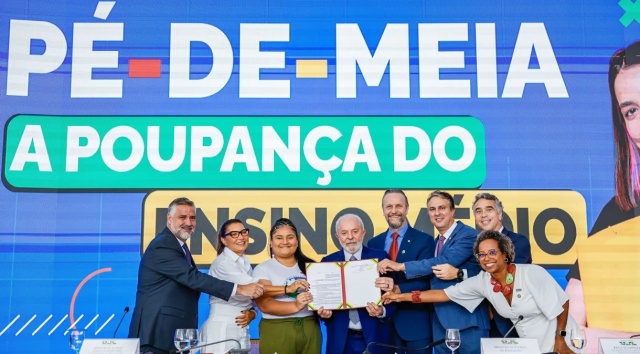 Governo pagará até R$ 9.200 em poupança para estudantes de baixa renda concluírem ensino médio