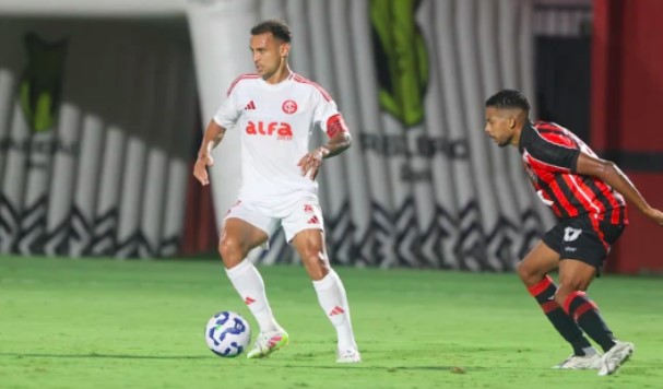 Inter perde confronto direto para o Vitória e fica a três pontos da zona de rebaixamento