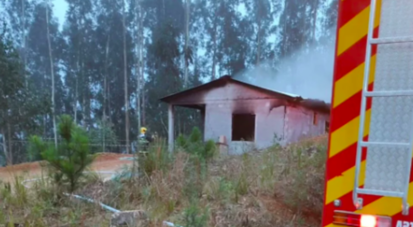 Idoso ateia fogo na esposa e é preso por tentativa de feminicídio