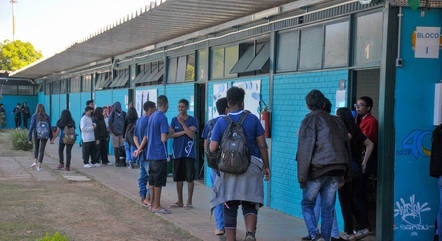 Projeto de reforma do ensino médio prevê volta de disciplinas obrigatórias e carga horária maior