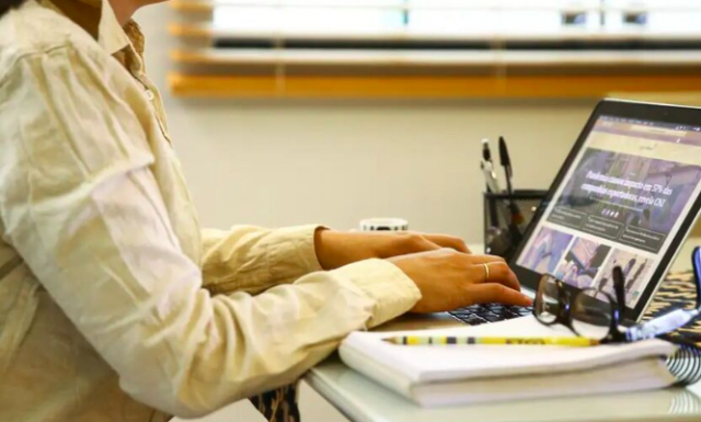 Mulheres têm salários 19% menores do que homens no Brasil, aponta relatório