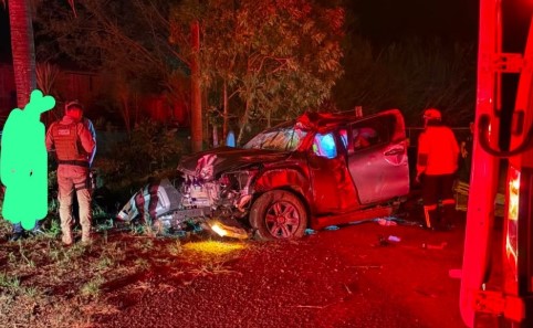 Motorista morre em saída de pista seguida de capotamento de caminhonete