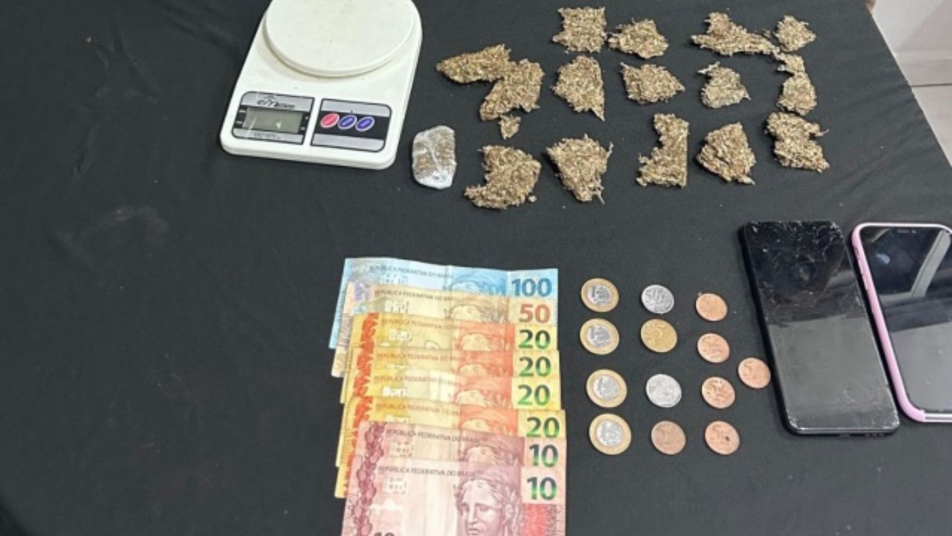 Casal é preso por tráfico de drogas bairro São Luiz