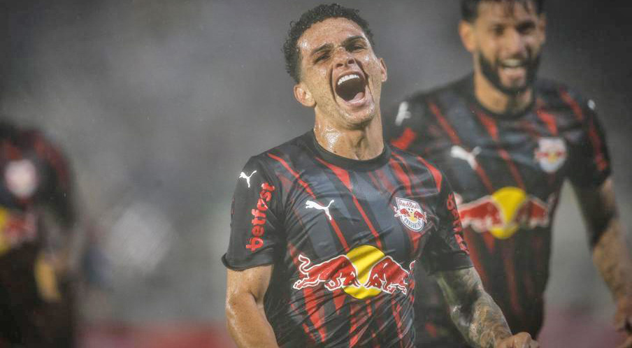 Bragantino vence o Atlético-MG, mantém 100% de aproveitamento e assume a liderança do Brasileirão