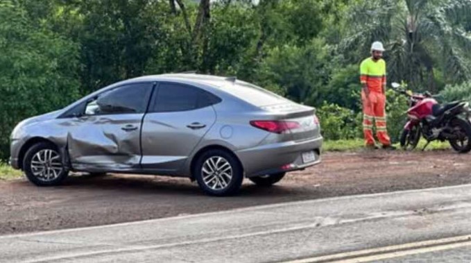 Casal fica ferido em colisão entre moto e carro na PR-180