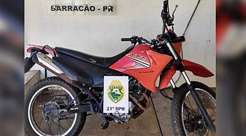 Motocicleta furtada é recuperada pela PM