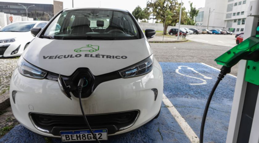 Venda de carros elétricos cresce 123% no primeiro trimestre de 2024 no Paraná