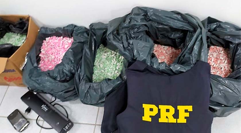 37 mil comprimidos de ecstasy são apreendidos em carro de luxo na BR-470