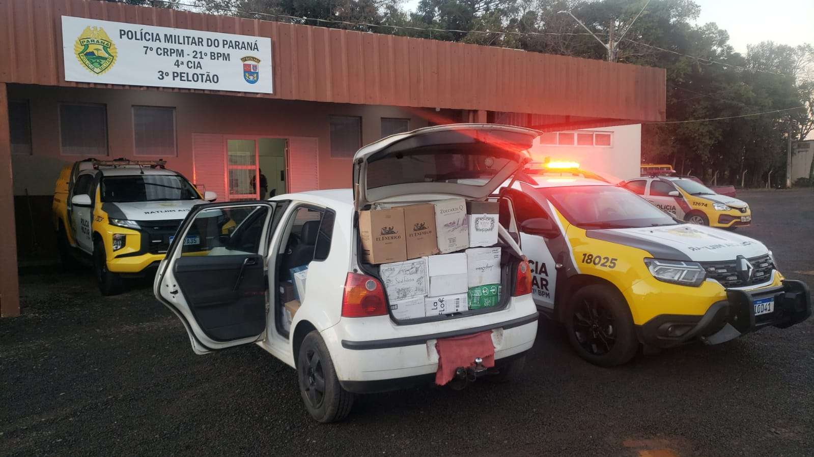 Veículo com carga de vinhos sem desembaraço aduaneiro é apreendido