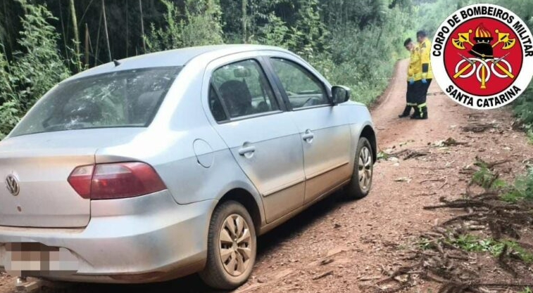 Homem é executado a tiros e encontrado morto em estrada do interior