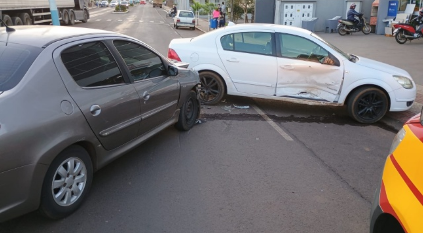 Colisão entre dois carros deixa um homem ferido em Mondaí