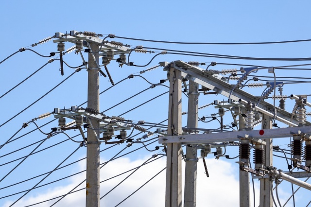 Morador é levado à delegacia após suspeita de furto de energia elétrica