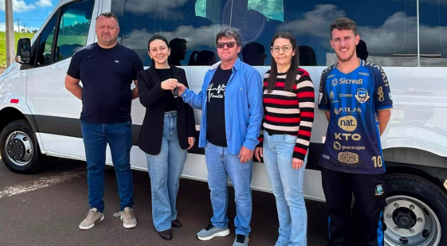 Município recebe nova van para reforçar transporte de pacientes da Saúde