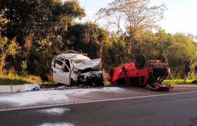 Três pessoas morrem em colisão frontal na BR-282