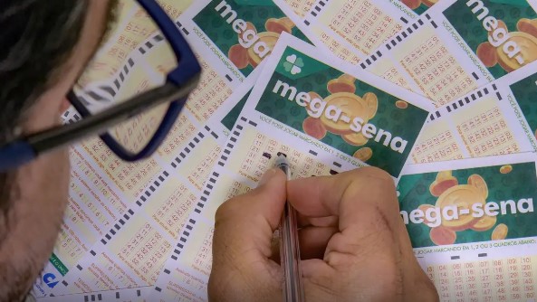 Mega-Sena acumula e prêmio principal vai para R$ 45 milhões