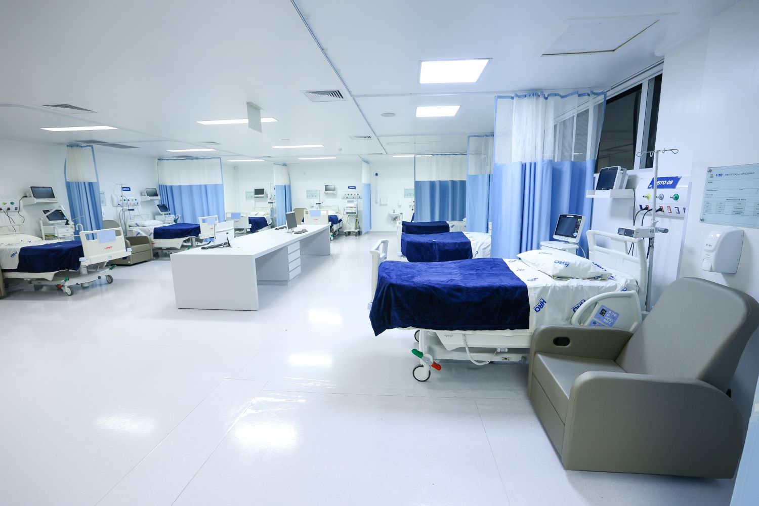 Hospital Regional do Oeste amplia UTI para 40 leitos e inaugura novo pronto-socorro