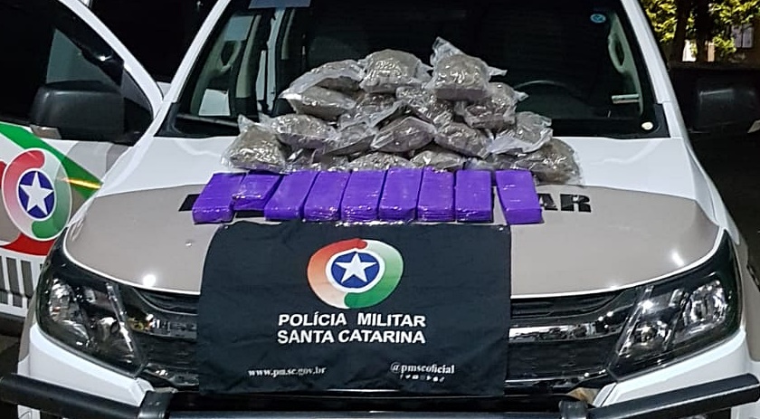Mulher é presa com quase 12 kg de maconha