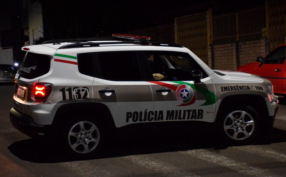 Jovem é flagrado com 22 cigarros eletrônicos durante abordagem policial