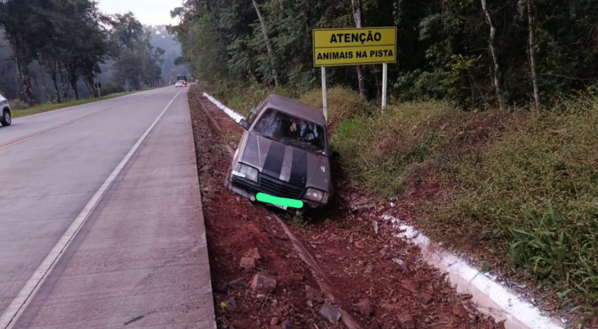 Saída de pista mobiliza Polícia Militar Rodoviária no Oeste de Santa Catarina