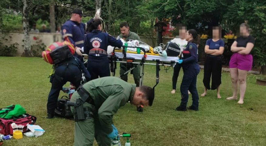 Criança de 1 ano e 9 meses é socorrida após afogamento em açude em SC