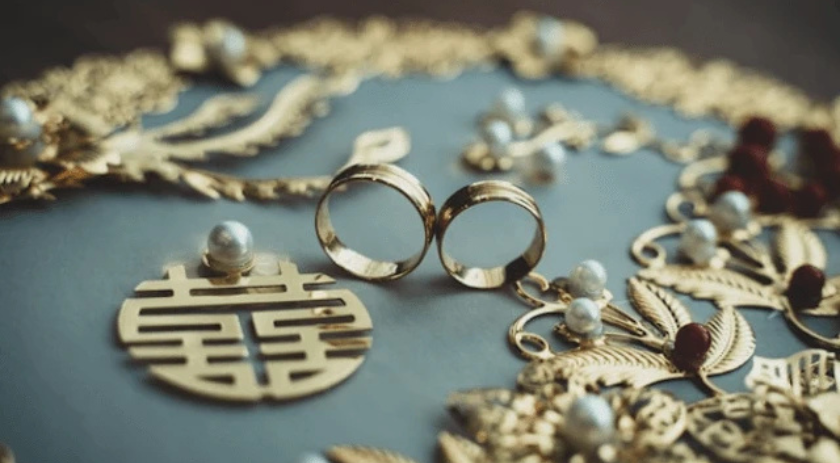 Ouro ultrapassa US$ 4 mil pela primeira vez em meio a busca histórica por segurança