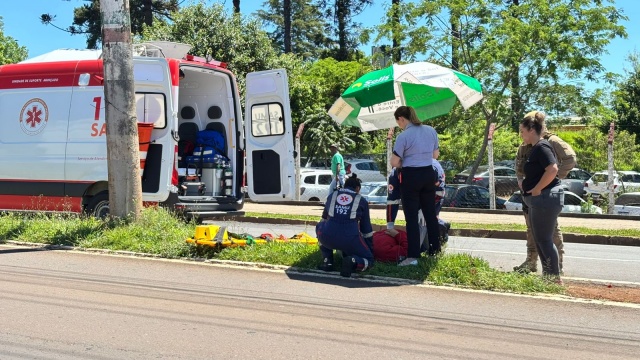 Motociclista fica ferido em colisão com carro na Avenida Willy Barth