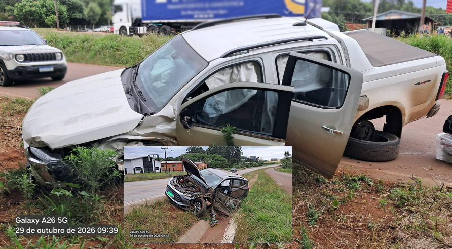 Colisão frontal deixa duas pessoas feridas na BR-163