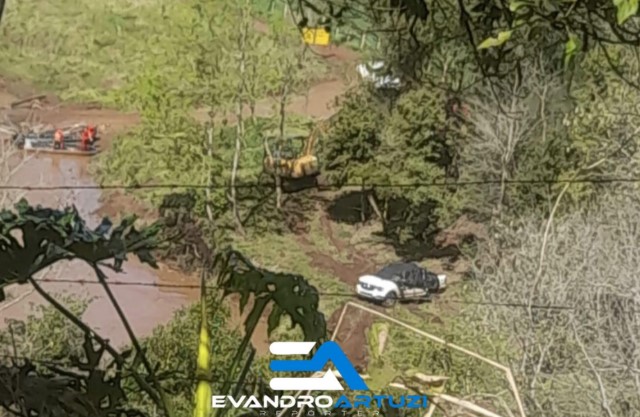 Caminhonete com corpo de homem é encontrada em rio após ser levada pela correnteza
