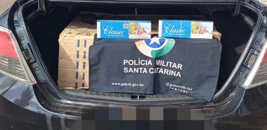 Veículo de Saltinho é flagrado com carga de cigarros contrabandeados na SC-305