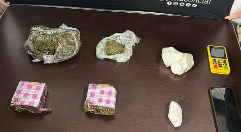 Mulher é presa com mais de 900 gramas de drogas após tentativa de fuga na BR-282