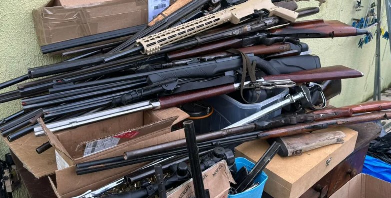 Polícia Civil prende ex-militar suspeito de fornecer armas para facções do RJ