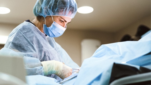 Médicos anunciam o 1º transplante de olho inteiro na história