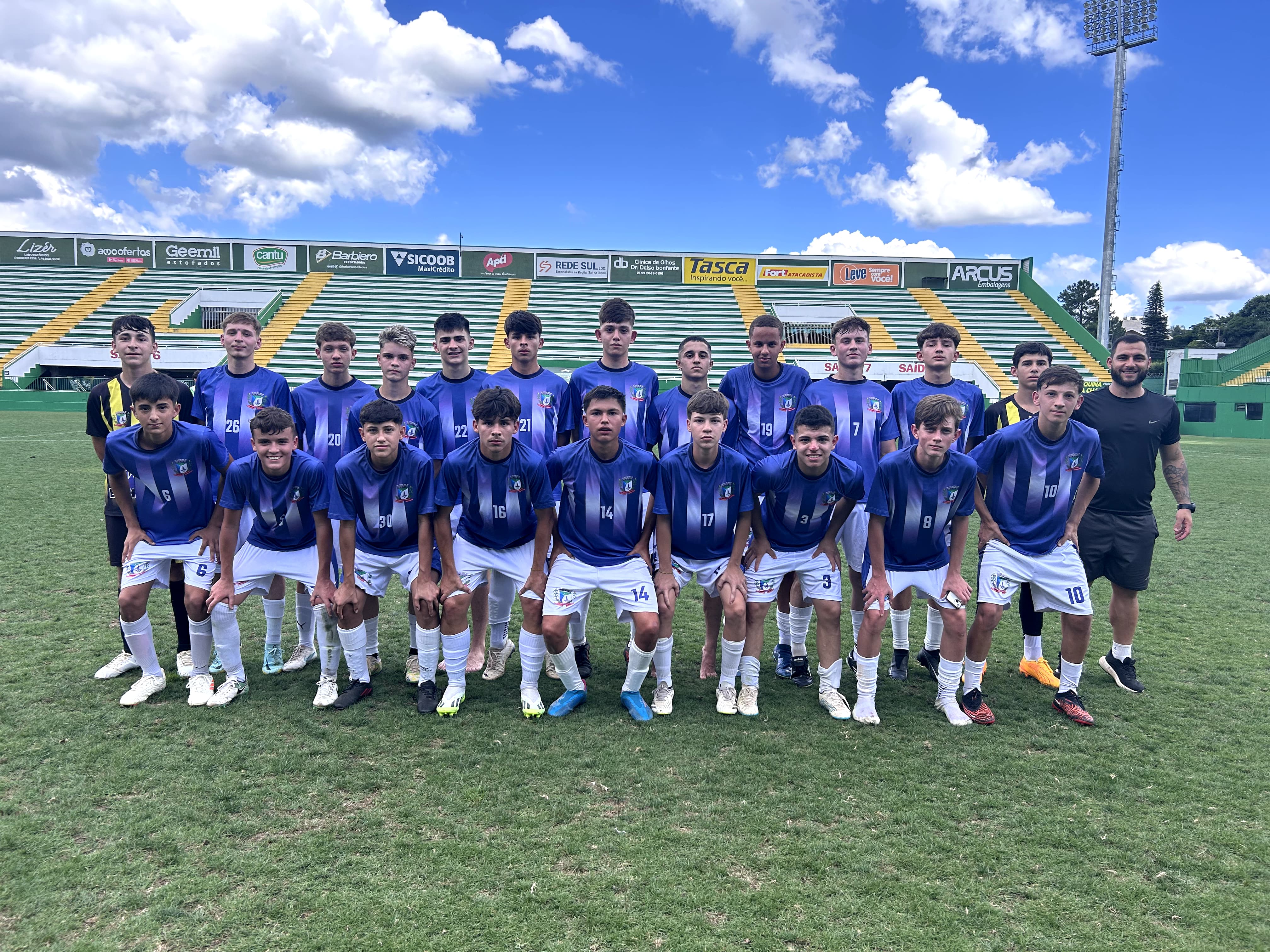 Escolinha da Chape é campeã na categoria Sub-15; a vitória foi nos pênaltis